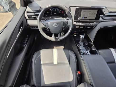 Used 2025 Toyota Camry SE FWD image 14
