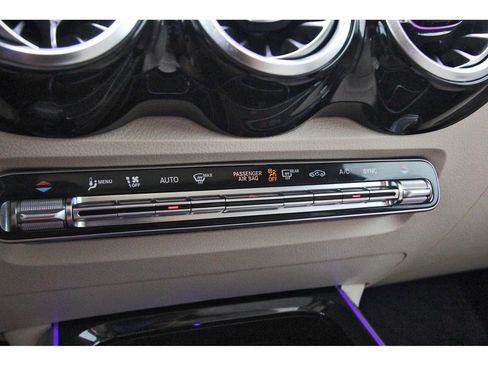 Used 2022 Mercedes-Benz GLB 250 image 23