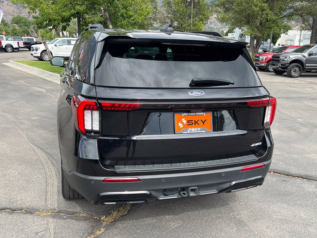 Used 2025 Ford Explorer ST-Line w/ ST-Line Street Pack AWD/4WD image 11