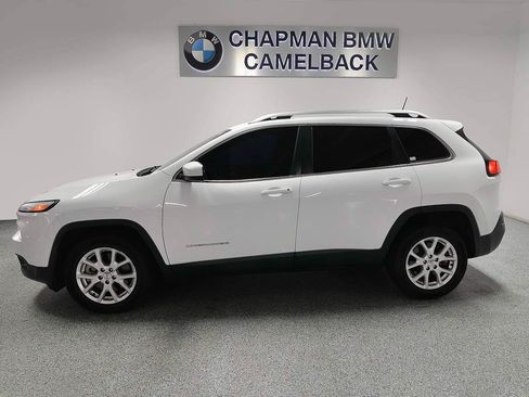 Used 2018 Jeep Cherokee Latitude FWD image 4