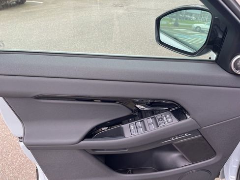 New 2026 Land Rover Range Rover Evoque Dynamic SE AWD/4WD image 11