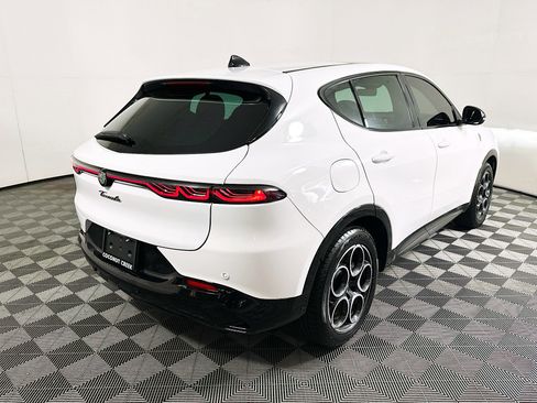 Used 2025 Alfa Romeo Tonale w/ Premium Package image 3