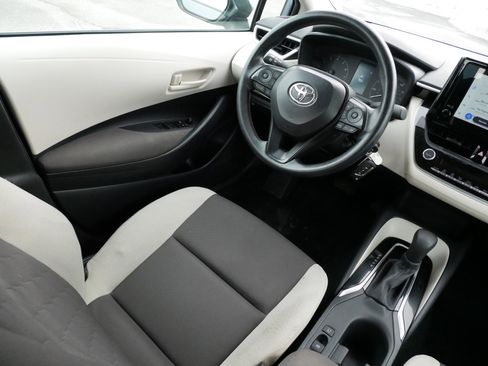 Certified 2025 Toyota Corolla LE image 9