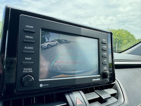 Used 2020 Toyota RAV4 XLE AWD/4WD image 22