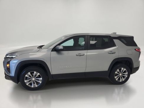 Used 2025 Chevrolet Equinox LT FWD image 4