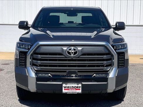 Used 2025 Toyota Tundra Limited AWD/4WD image 3