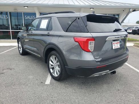 Used 2023 Ford Explorer XLT w/ Equipment Group 202A RWD image 3