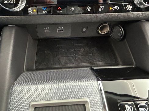 New 2025 Mitsubishi Outlander SEL image 32