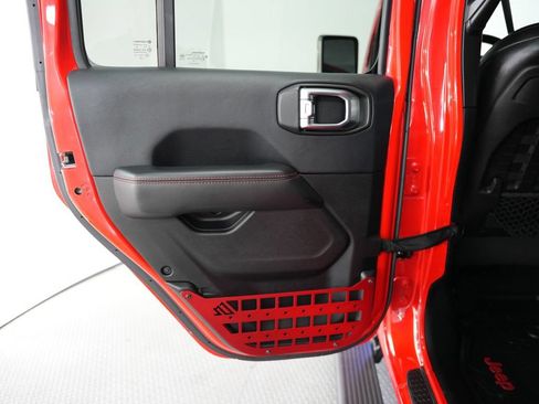 Used 2018 Jeep Wrangler Unlimited Rubicon AWD/4WD image 33