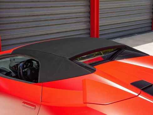 Used 2022 Lamborghini Huracan EVO RWD image 10