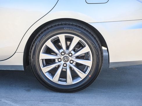 Used 2016 Toyota Camry XLE FWD image 11