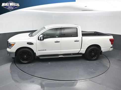 Used 2017 Nissan Titan SL w/ SL Towing Convenience Package RWD image 12