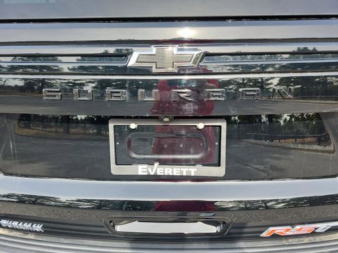 Used 2023 Chevrolet Suburban RST w/ Luxury Package image 4