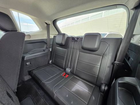 Used 2018 Volkswagen Tiguan SE FWD image 17