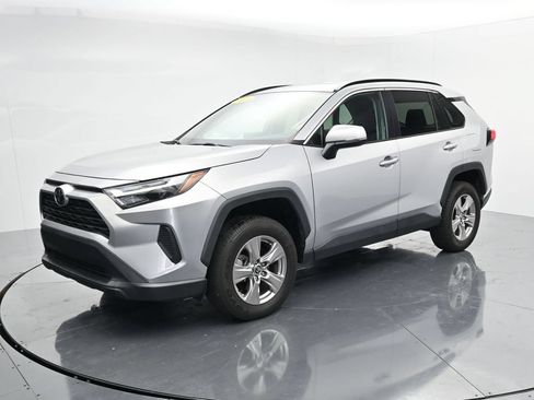 Used 2023 Toyota RAV4 XLE AWD/4WD image 4