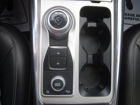 Used 2022 Ford Explorer XLT w/ Equipment Group 202A AWD/4WD image 19