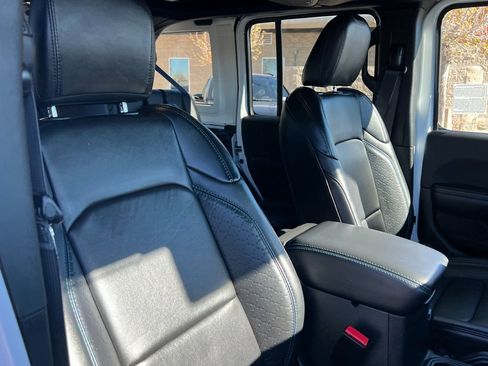 Used 2024 Jeep Wrangler High Altitude image 15