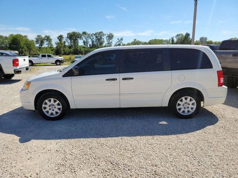 Used 2008 Chrysler Town & Country LX FWD image 5