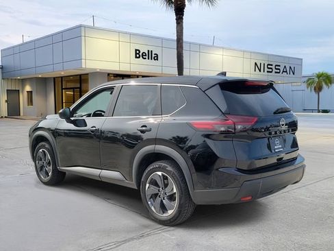 Used 2025 Nissan Rogue SV FWD image 4