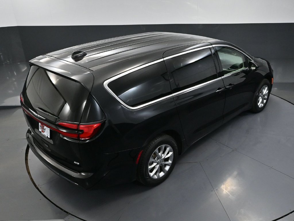 Used 2023 Chrysler Pacifica Touring-L AWD/4WD image 47