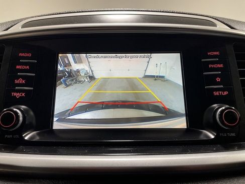Used 2020 Kia Sorento LX image 30