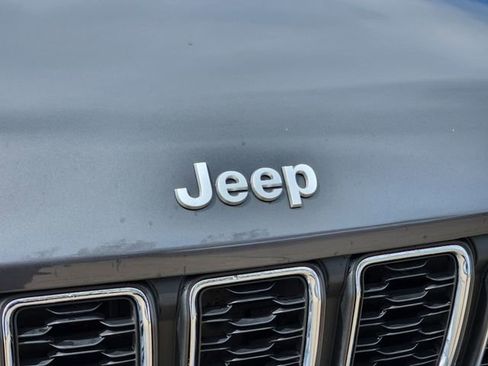 Certified 2025 Jeep Grand Cherokee Laredo image 11