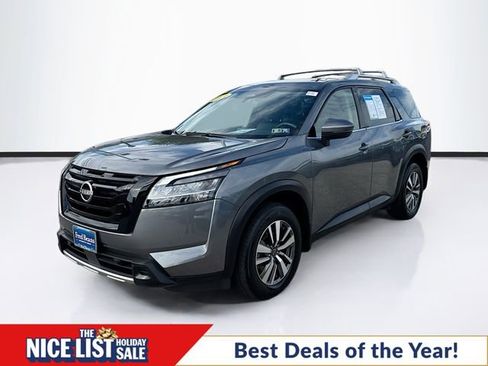 Used 2024 Nissan Pathfinder SL w/ Black Appearance Package image 3