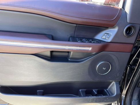 Used 2022 Ford Expedition Limited image 22