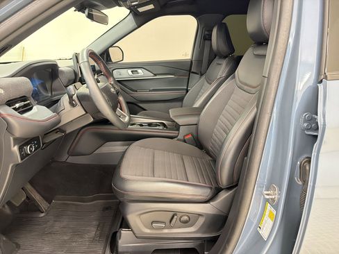 Certified 2025 Ford Explorer ST-Line RWD image 5