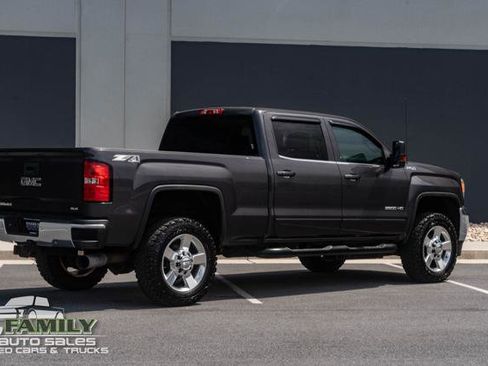 Used 2015 GMC Sierra 2500 SLE w/ SLE Preferred Package AWD/4WD image 9