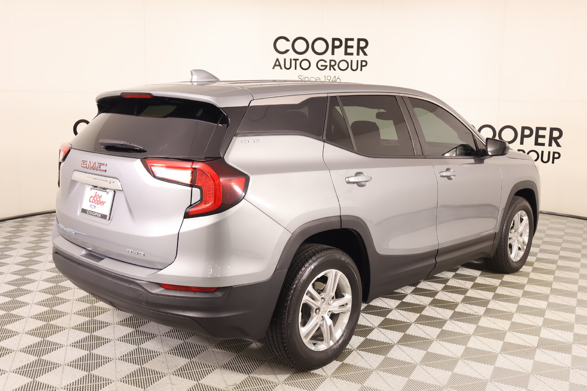 Used 2024 GMC Terrain SLE AWD/4WD image 19