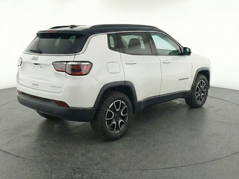 Used 2025 Jeep Compass Trailhawk AWD/4WD image 9