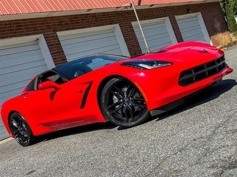 Used 2019 Chevrolet Corvette Stingray Coupe w/ Carbon Flash Badge Package RWD image 29