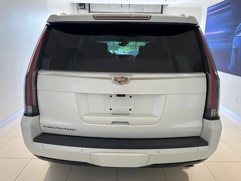 Used 2019 Cadillac Escalade Platinum AWD/4WD image 9