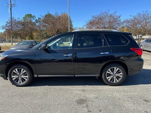 Used 2020 Nissan Pathfinder SV image 6