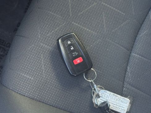 Used 2025 Toyota RAV4 XLE w/ Convenience Package image 21