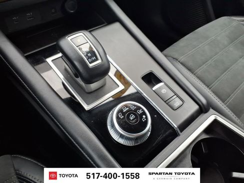 Used 2024 Mitsubishi Outlander SE FWD image 22