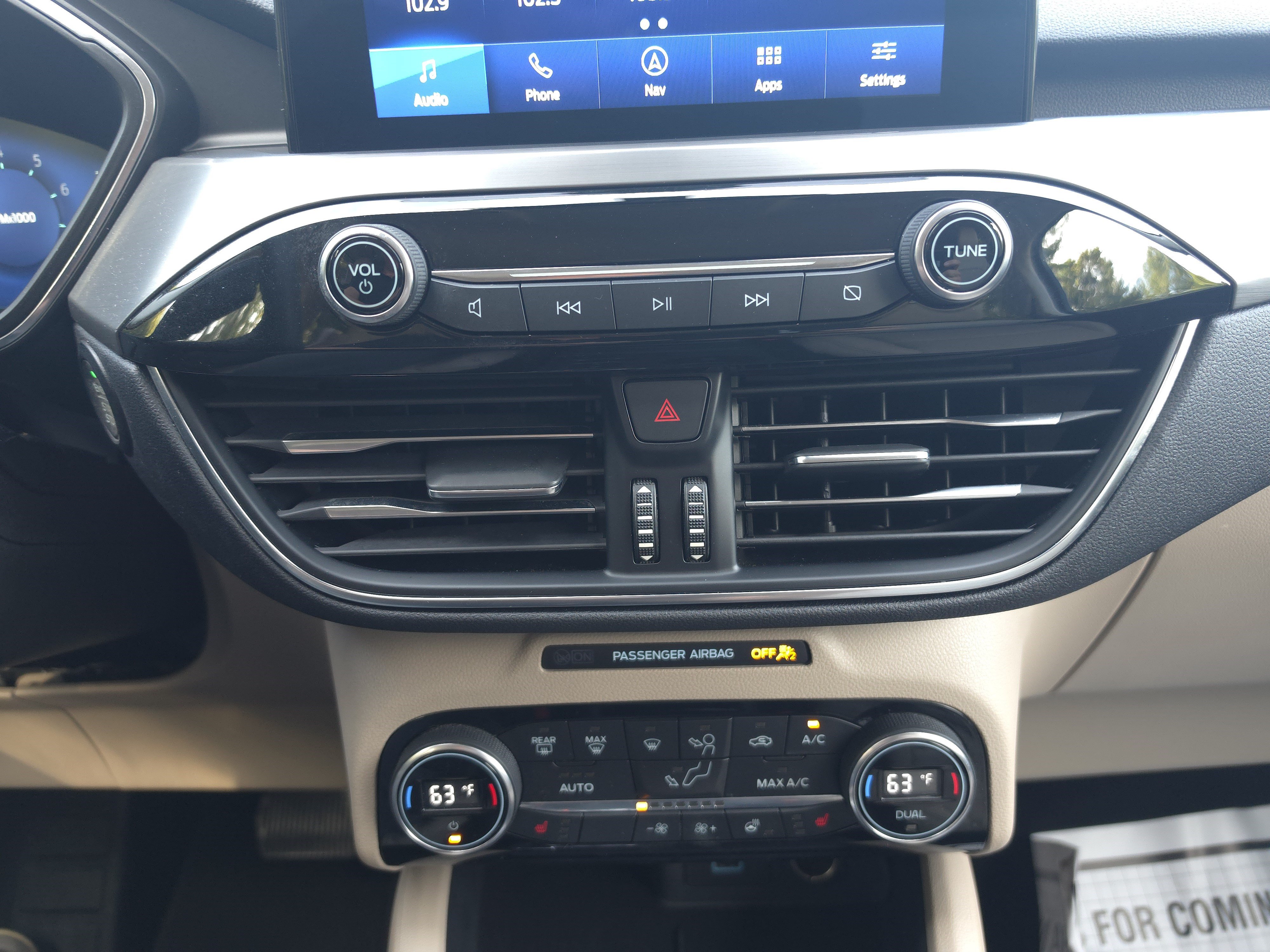 Used 2021 Ford Escape Titanium AWD/4WD image 15