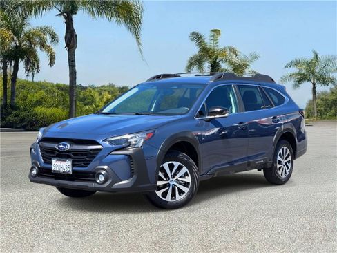 Used 2025 Subaru Outback Premium AWD/4WD image 1