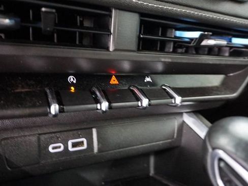 Used 2025 Chevrolet Colorado LT image 14