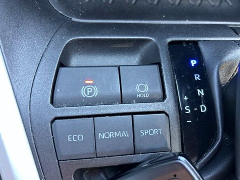 Used 2021 Toyota RAV4 XLE FWD image 18
