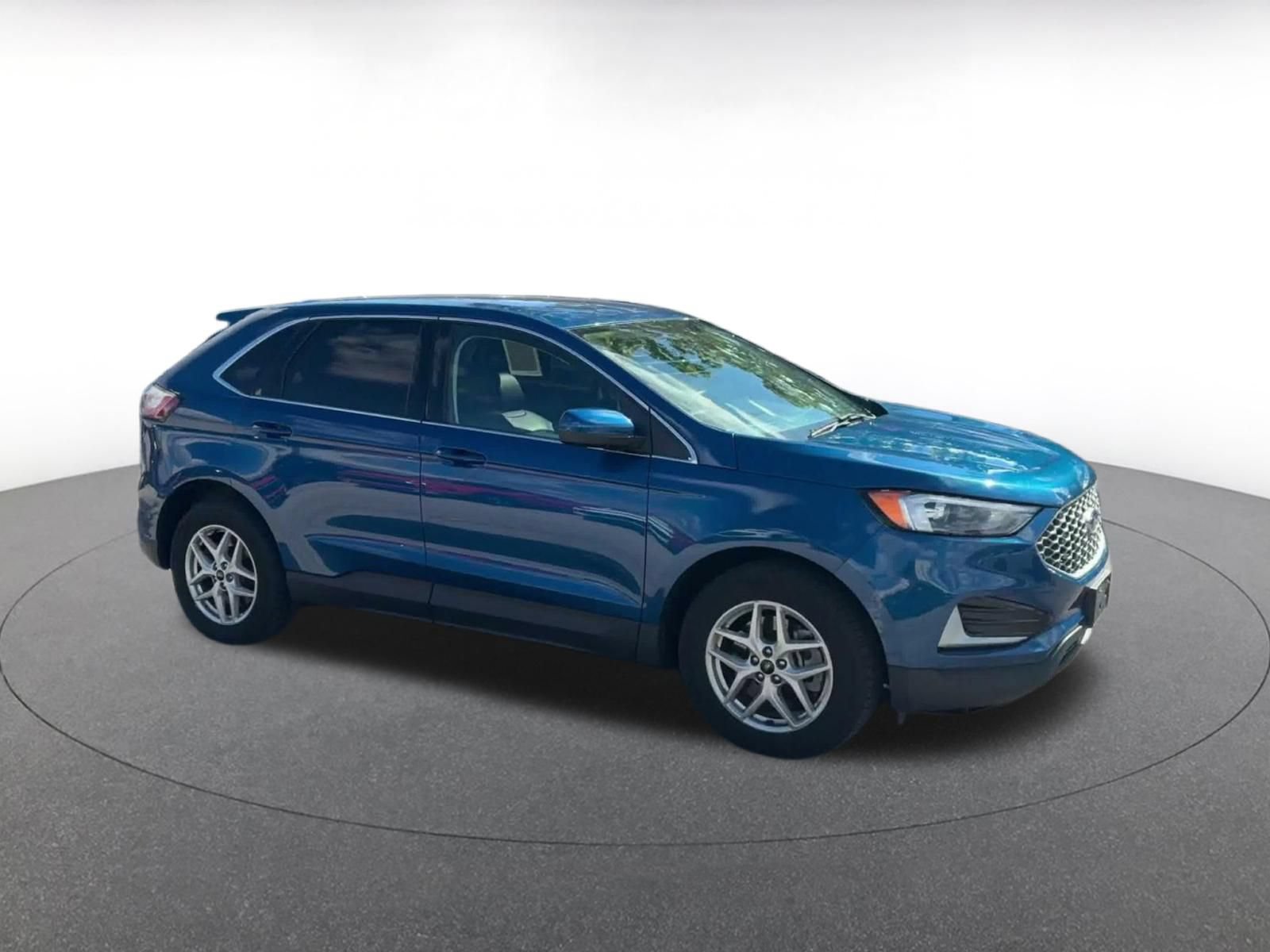 Used 2024 Ford Edge SEL AWD/4WD image 2