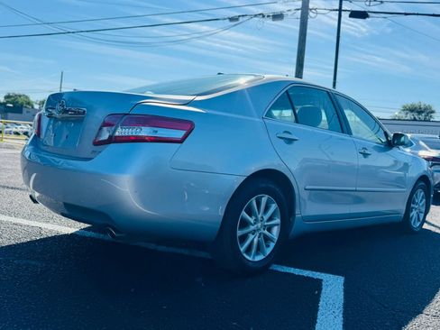 Used 2011 Toyota Camry XLE w/ SE/XLE Extra-Value Pkg FWD image 4