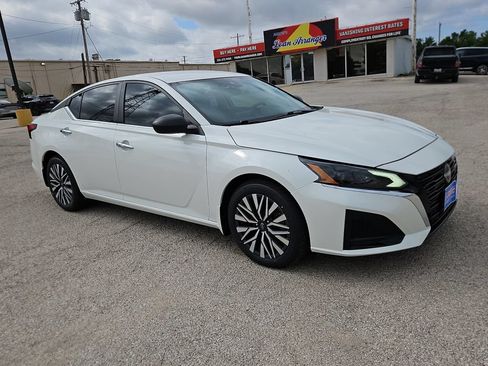 Used 2024 Nissan Altima 2.5 SV FWD image 1