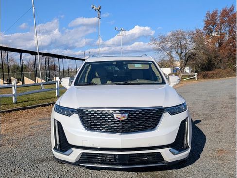 Used 2020 Cadillac XT6 Premium Luxury w/ Platinum Package image 2