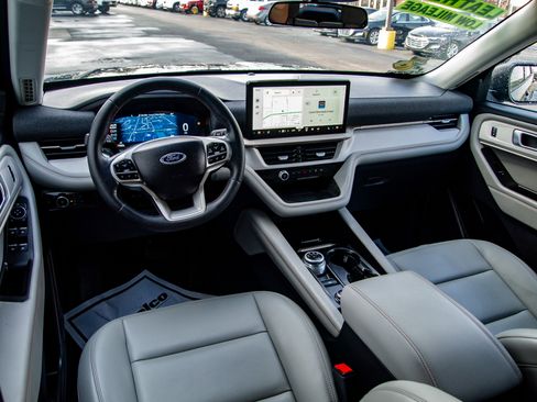 Used 2025 Ford Explorer Active w/ Active Comfort Package image 25