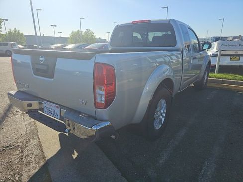 Used 2017 Nissan Frontier SV image 3