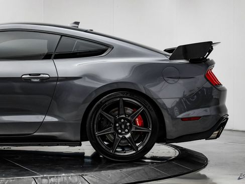 Used 2021 Ford Mustang Shelby GT500 w/ Carbon Fiber Track Pack RWD image 11