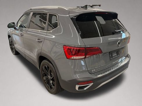Used 2023 Volkswagen Taos SE w/ Panoramic Sunroof Package AWD/4WD image 5