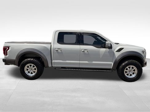 Used 2017 Ford F150 Raptor w/ Equipment Group 802A Luxury AWD/4WD image 4
